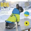 Abrigo de invierno impermeable para mascotas con bloques de color y capucha, chaqueta cálida con forro polar, abrigo de algodón para perro con accesorio para correa para uso en exteriores