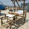 Objetos folclóricos tradicionais, teares vintage feitos à mão, roca antiga, ferramentas agrícolas, máquinas têxteis, colecionáveis, adereços de filme, itens decorativos