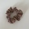 Pañuelo Cuadrado de Satén Beige de Alta Gama para Atar el Cabello con un Patrón de Estrellas, Elegante Banda Cuadrada para el Cabello para Cola de Caballo Baja