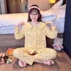 Pijama infantil de estilo coreano, con diseño de algodón de manga larga con estampado de nubes, adecuado para primavera y otoño, con cuello de muñeca, y diseñado como ropa cómoda para estar en casa para niñas