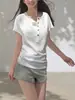 Camiseta de manga corta para mujer, estilo francés, cuello henley blanco, hombro recto, entallada en la cintura, diseño único, top holgado y favorecedor, para verano