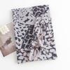 Bufanda con estampado de leopardo para mujer, nueva bufanda de invierno de estilo europeo y americano, para uso diario, resistente al frío, ligera, de lujo y cálida.