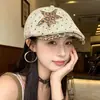 Boina con Estampado de Leopardo y Estrella Estilo Retro Milenio Chica Picante Moda Vanguardista Sombrero que Hace el Rostro Más Pequeño Estilo Otoño Invierno Boina de Pintor con Puntos para Mujer