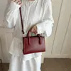 Bolso de mano pequeño cuadrado de moda estilo coreano para mujer, nueva colección de verano 2026, color liso, diseño simple, bolso de hombro y bolso cruzado para ir al trabajo