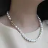 Collar de Perlas de Imitación Redondas Perfectas y de Alto Brillo para Mujer, Lujo Ligero, Sensación de Alta Gama, Cadena para Clavícula, Cadena para Suéter Simple y Versátil, Cadena para el Cuello con Cierre de Plata Pura