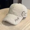Gorra de Béisbol Bordada con Letras de Lana de Cordero Nueva para Otoño e Invierno, Gorro Cálido para Protección contra el Frío al Aire Libre para Mujeres, Gorra Versátil de Pico de Pato a la Moda