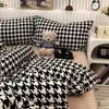 Conjunto Casual de Cuatro Piezas de Color Puro Verde Fruta Estilo Ins Mezcla y Combina Terciopelo de Leche Engrosado Juego de Cama de Tres Piezas de Terciopelo Coral de Invierno 4