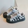 Tênis Infantil Shell Head Board 2026 Primavera/Outono Novos Tênis Esportivos Quentes com Plus Veludo Tênis Casuais de Solado Macio para Meninos Tendência