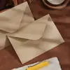 En Stock Mayorista del Fabricante Transfronterizo Amazon Sobres Estilo Occidental, Lisos en Blanco Papel de Pulpa de Madera 120g, Papel Kraft, Rojo