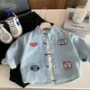 Camisa para Niños 2026 Primavera Estilo Japonés para Niños Parche Bordado Elegante Rayas Mezclilla Algodón Camisa Chaqueta para Bebé Niño Pequeño