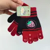 Xirui Luvas de Tricô Infantis com Estampa Fofa de Morango para Outono e Inverno 3-7 Anos Luvas Quentes para Dedos Venda por Atacado