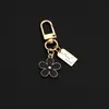 Llavero de Metal con Margarita Estilo Coreano Ins Flor de Nicho Accesorios Colgante para Funda Protectora de Auriculares Bluetooth airpods