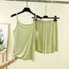 Nuevo modelo de verano conjunto de dos piezas de seda ECO color liso sin mangas, camisola y shorts para mujer, conjunto ligero para casa, pijama