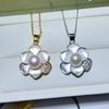 Pendientes de Camelia Perla de Zhuji Sentido Avanzado Aguja de Plata Chapado en Oro Moda Lujo Ligero Pendientes de Flor de Circonita Perla