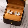 Pendientes de Aguja de Plata con Diseño Exagerado Europeo y Americano, Plisados, Lazo Asimétrico, Pendientes Elegantes de Alta Gama de Moda para Mujer