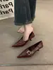 Mocasines rojos de tacón alto de nicho, de punta profunda, para mujer, zapatos planos de punta fina, colección otoño 2026, estilo de noche, adecuados para el trabajo, zapatos pequeños de cuero