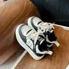 Tênis de Skate Infantil 2026 Primavera/Outono Novo Estilo Sapatos de Menina Solado Macio Casual para Menino Antiderrapante Respirável Sapatos Esportivos Bebê