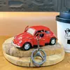 Llavero Creativo de Coche de Juguete Escarabajo de Doble Puerta Divertido Juguete de Descompresión para Estudiantes Colgante Regalo de Máquina de Garra Venta al por Mayor