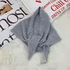Lenço Triângulo Versátil de Cor Sólida Novo Outono e Inverno Moda Feminina Lenço Pequeno Lenço Triângulo de Alta Qualidade Protetor de Pescoço Amigo da Pele Lenço