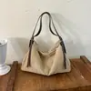 Bolsa tote retrô fosca da moda para mulheres, perfeita para o outono, com grande capacidade, estilo europeu e americano, e um visual sofisticado, adequada para carregar sob o braço