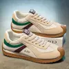 Zapatos de hombre estilo alemán, nueva colección de primavera 2026, zapatillas deportivas casual, antideslizantes, estilo Forrest Gump, versátiles para adolescentes, zapatillas de lona con suela blanda