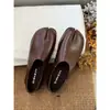 Sapatos Planos de Couro Bovino de Primeira Camada com Biqueira Dividida Estilo Casco de Porco para Mulheres, Novo Estilo Primavera 2026 Sapatos de Couro Slip-On
