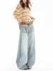 Jeans de Sarja Lavada Estilo High Street Americano, Modelo Quente de Outono para Mulheres, com Bordado Assimétrico Desconstruído, Corte Solto, Calça de Comprimento Total
