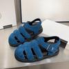 Sandálias Femininas Fechadas Tendência Designer de Nicho 2026 Verão Novas Planas Casuais Sapatos Feios-Fofos Gaiola de Porco Sapatos Romanos Femininos
