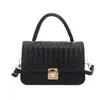 Bolso de mano con solapa tejida, bolso cuadrado pequeño para mujer, con cierre de metal, estilo vintage, bolso cruzado simple, suministro al por mayor