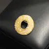Broche de Donut Artificial Colorido de Doce Fresco de Verão Temperamento Simples Broche Pequeno com Contas Pegajosas Agulha de Gola Presente para Mulheres