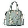 Bolso de mujer de fábrica al por mayor moda bordado bolso de mano para mediana edad 2023 ambiente simple bolso de hombro bandolera bolso de madre