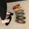 Sapatilhas Femininas Retro Francesas Plissadas com Laço 2026 Nova Marca Nicho Veludo Dourado Estampa de Leopardo Sapatos de Ballet Mocassins
