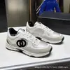 Zapatillas de Corredor Estilo Chanel Transfronterizas en Stock 2025 Nuevas de Malla con Aumento de Altura Suela Gruesa Blancas y Negras Panda