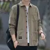 Camisa masculina de veludo cotelê, nova coleção primavera/outono 2026, modelagem solta, camisa versátil de manga longa, top casual para trabalho, peça externa