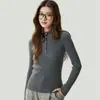 Suéter 100% cashmere puro, gola redonda, fecho de meio botão, malha canelada, camada interna quente, caimento justo, valoriza a silhueta, peça básica, suéter de malha