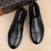 [100% piel de vaca entera] zapatos de cuero para hombre zapatos casuales para hombre transpirables suela suave jóvenes slip-on de trabajo modernos zapatos para hombre