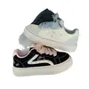 Zapatos casuales estilo universitario para mujer 2026 otoño nuevo de moda diseño versátil para estudiante zapatillas deportivas de suela gruesa versión coreana