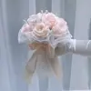 197 boda novia sosteniendo flores rosa simulación licencia para recibir la mano de la novia lanzando flores accesorios para sesión de fotos de boda de viaje