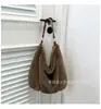 Bolso Cruzado de Imitación Piel de Visón de un Solo Hombro para Mujer Moda Otoño Invierno Estilo Perezoso Bolso Tote de Gran Capacidad Tacto de Alta Gama Bolso de Felpa