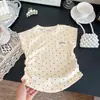 Camiseta de verano para niña de manga corta, ropa de bebé elegante, top moderno coreano personalizado para niños, hombros descubiertos, estampado de lunares y letras, manga corta