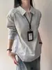 Camisa polo de manga larga tipo patchwork estilo americano en gris claro para hombre, silueta de otoño, corte de hombro regular, adecuada como capa interior o capa base, con cuello de solapa