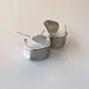 Brincos Argola C-Shaped Casuais Dourados Foscos Escovados, Brincos Geométricos Largos Foscos Fashion Personalizados, Brincos de Design Niche