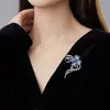 Broche de trébol de cuatro hojas de la suerte de cinta Nuevo estilo de lujo para mujer Broche de flor Broche exquisito para traje Corsage