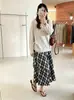 Cárdigan básico de punto liso para mujer talla grande, estilo otoño 2026, cuello redondo, corte holgado, chaqueta adelgazante para mujeres de talla grande