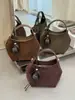 Bolsa de camurça estilo balde com design de nicho coreano para mulheres, nova coleção outono/inverno 2026, bolsa de ombro/transversal de alta qualidade