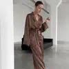 Pijama de satén de seda de hielo europeo y americano 2026 para mujer, conjunto de dos piezas de manga larga y pantalón largo de otoño, venta al por mayor de ropa de casa para mujer transfronteriza