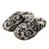 Pantuflas de felpa de algodón con estampado de leopardo para mujer, para usar en invierno al aire libre, con forro polar extra y interior engrosado, cálidas, antideslizantes, pantuflas peludas de suela suave para uso en casa