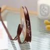 A fita de cetim estampada Dexin de 1 cm é só para você. Fita de cetim para embalagem com estampa em inglês, fita para embalagem de presentes e confeitaria