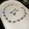 Conjunto de Brincos Quadrados Cravejados de Diamante e Colar de Duas Peças, Fashion, Leve, Colar Luxuoso e de Alta Qualidade, Conjunto de Joias Elegante e Versátil