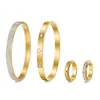 Anillo Pulsera de Diseño Nuevo Estilo Europeo y Americano Transfronterizo para Mujer con Diseño Completo de Diamantes, Lujo Ligero y Elegante, Set Personalizado de Cuatro Piezas de Acero Inoxidable